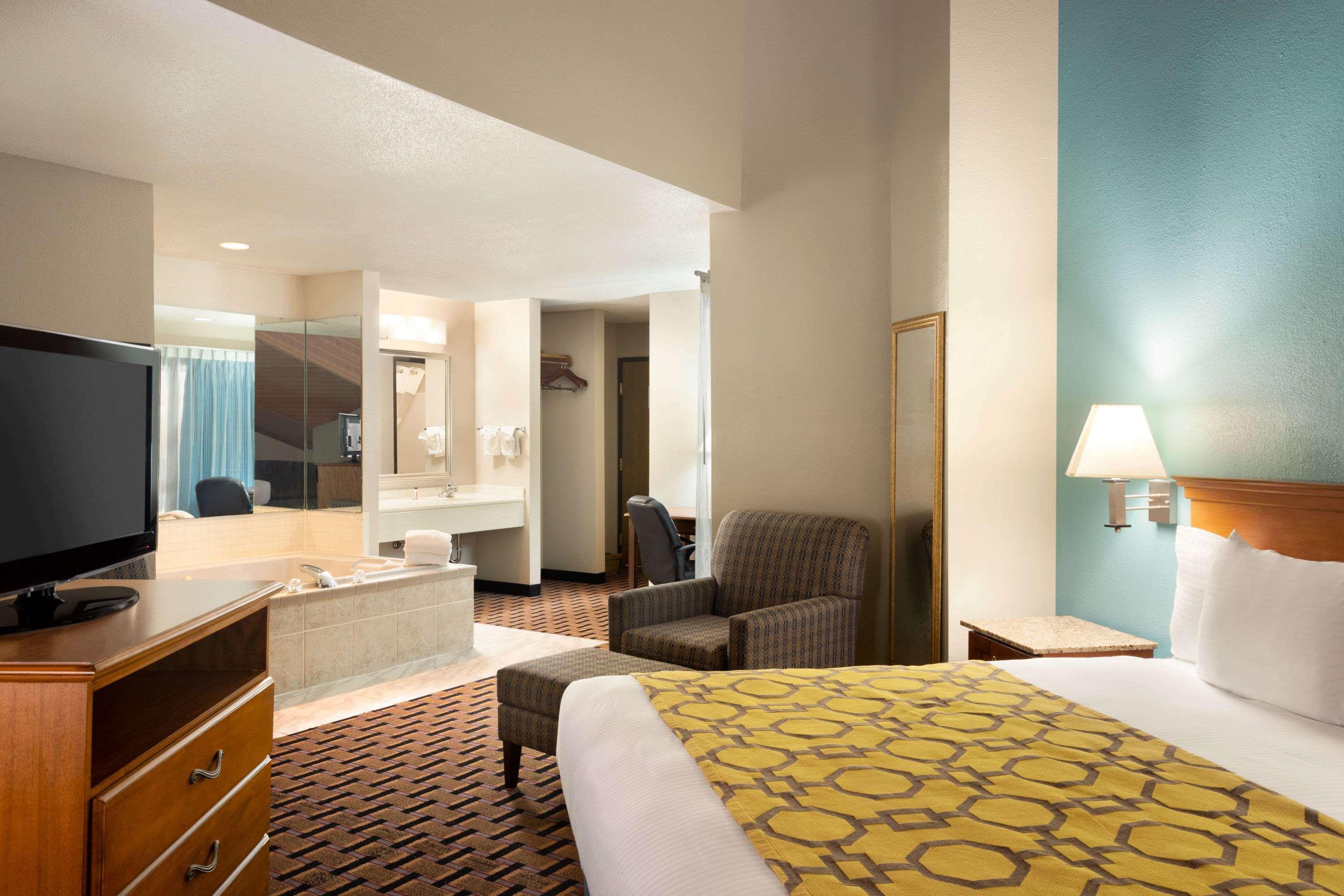 Hotel Baymont By Wyndham Warrenton Esterno foto
