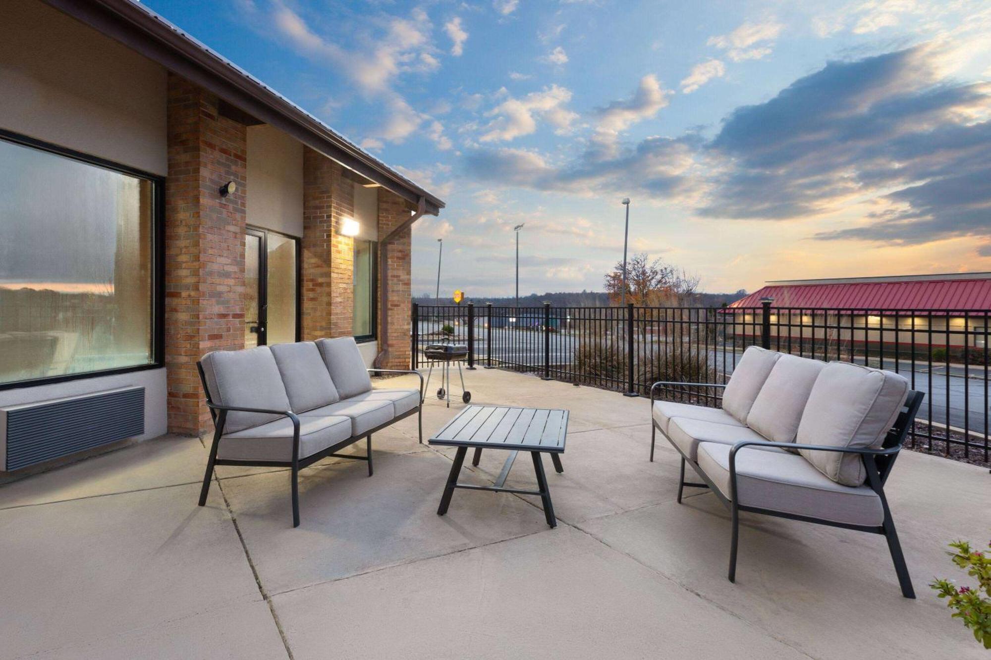 Hotel Baymont By Wyndham Warrenton Esterno foto