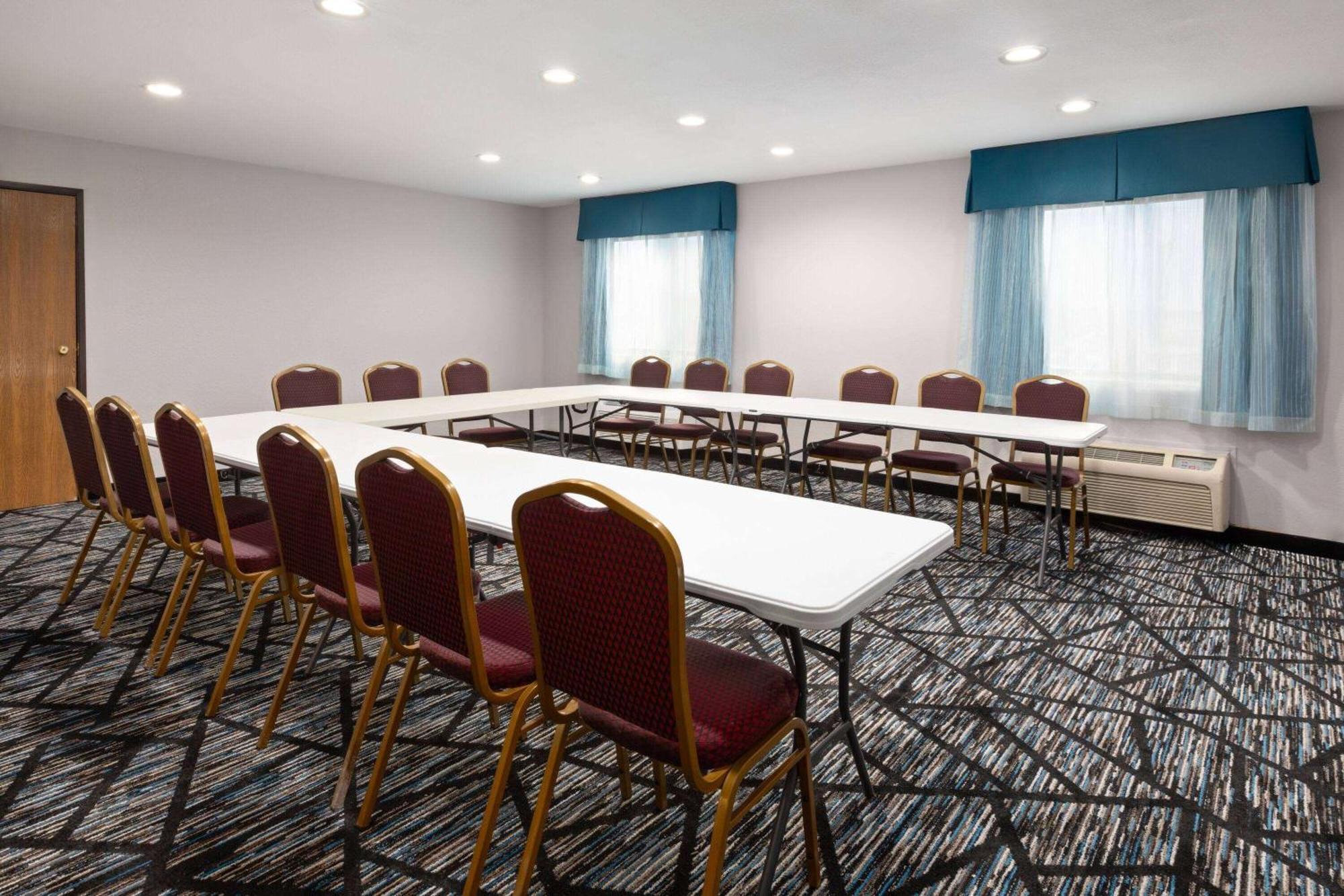 Hotel Baymont By Wyndham Warrenton Esterno foto