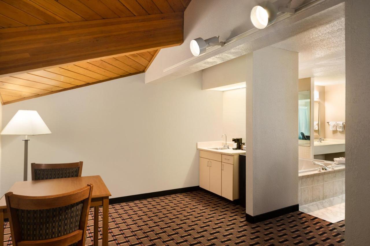 Hotel Baymont By Wyndham Warrenton Esterno foto